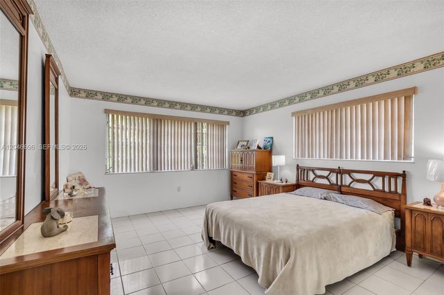 20327 NE 2nd Ave 26, Miami, FL 33179