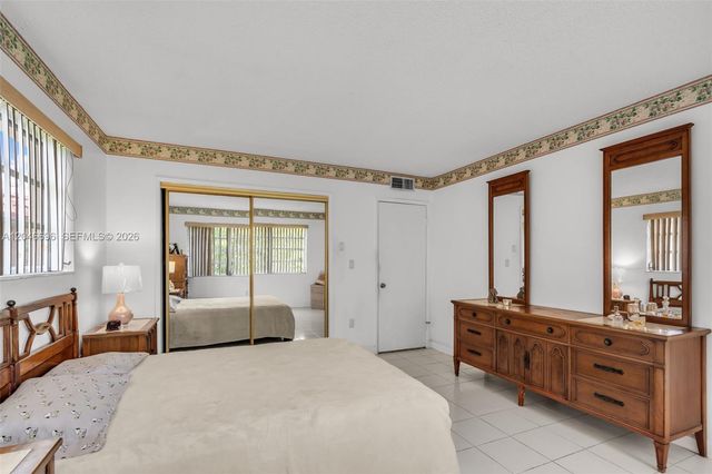 20327 NE 2nd Ave 26, Miami, FL 33179