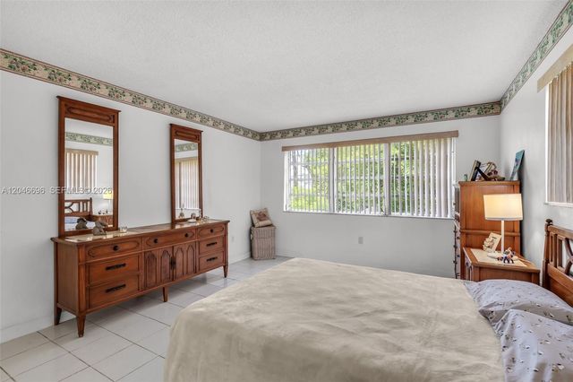 20327 NE 2nd Ave 26, Miami, FL 33179