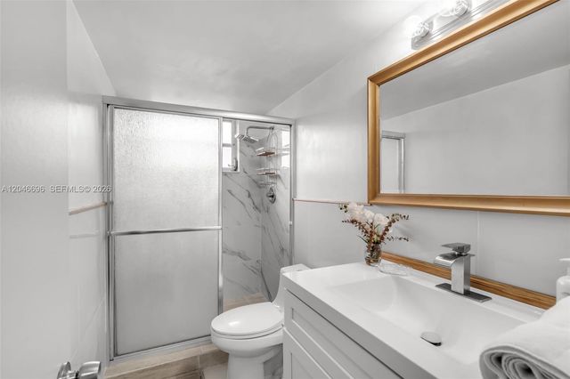 20327 NE 2nd Ave 26, Miami, FL 33179