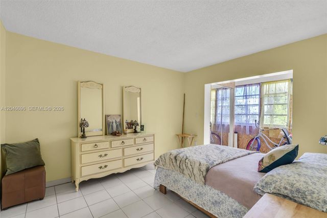20327 NE 2nd Ave 26, Miami, FL 33179