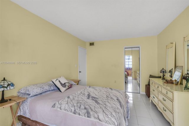 20327 NE 2nd Ave 26, Miami, FL 33179