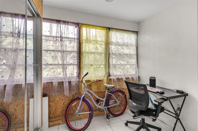 20327 NE 2nd Ave 26, Miami, FL 33179