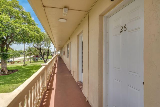 20327 NE 2nd Ave 26, Miami, FL 33179