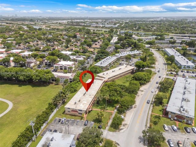 20327 NE 2nd Ave 26, Miami, FL 33179