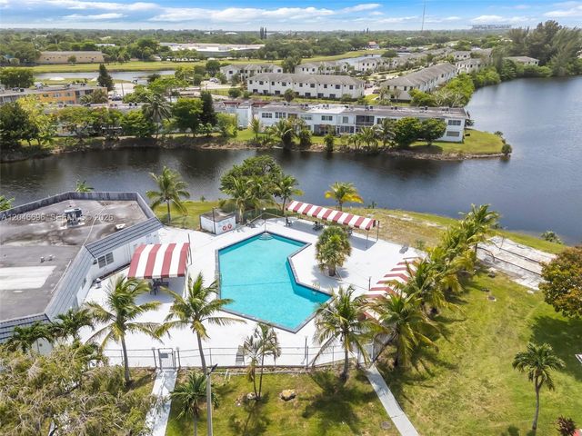 20327 NE 2nd Ave 26, Miami, FL 33179