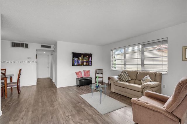 20327 NE 2nd Ave 26, Miami, FL 33179