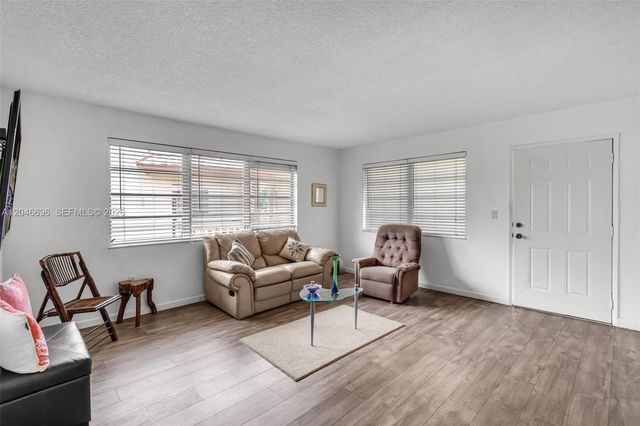 20327 NE 2nd Ave 26, Miami, FL 33179