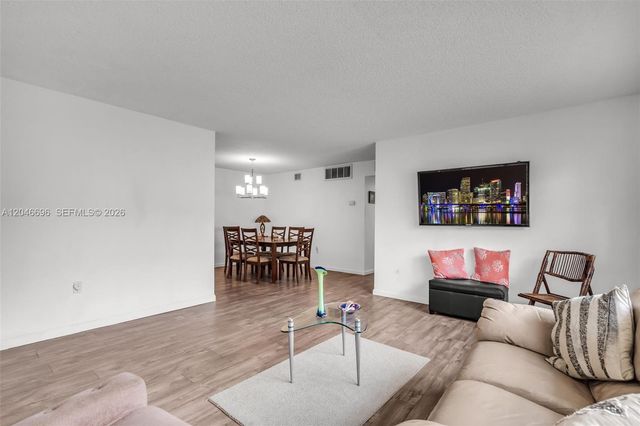 20327 NE 2nd Ave 26, Miami, FL 33179