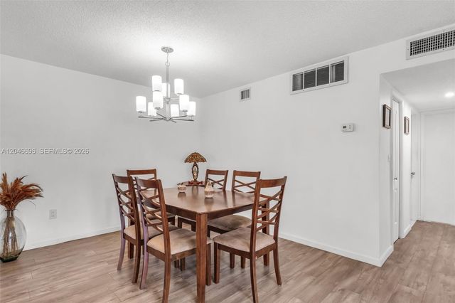 20327 NE 2nd Ave 26, Miami, FL 33179