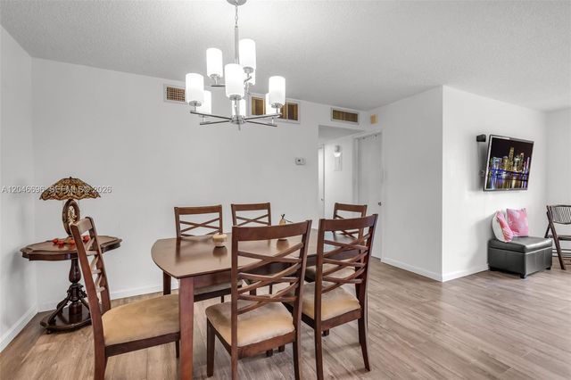 20327 NE 2nd Ave 26, Miami, FL 33179