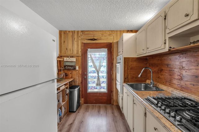 20327 NE 2nd Ave 26, Miami, FL 33179
