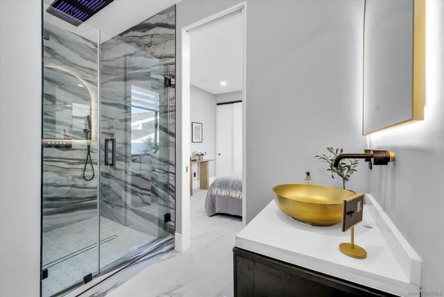 18802 Saginaw Dr, Irvine, CA 92603