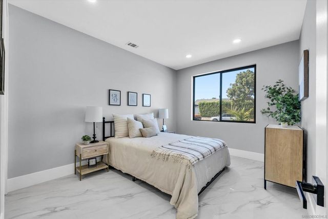 18802 Saginaw Dr, Irvine, CA 92603