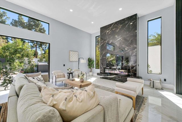 18802 Saginaw Dr, Irvine, CA 92603