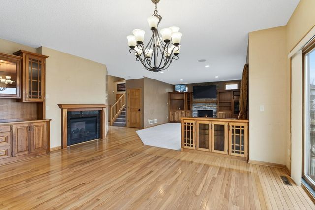 10502 Vera Cruz Drive N, Brooklyn Park, MN 55443