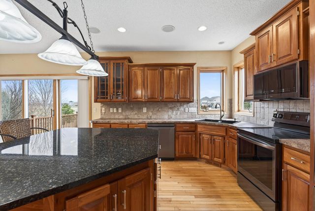 10502 Vera Cruz Drive N, Brooklyn Park, MN 55443