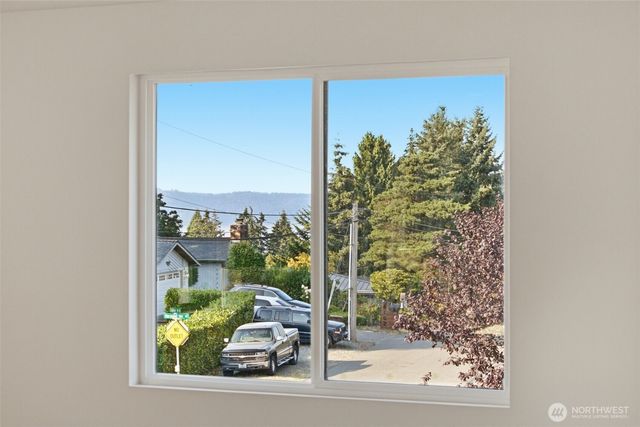 5614 Norpoint NE, Tacoma, WA 98422