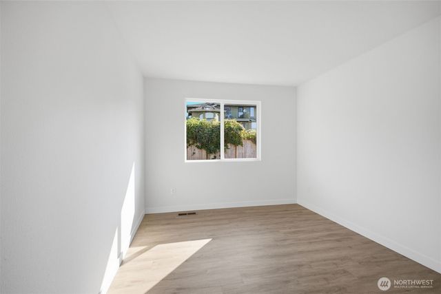 5614 Norpoint NE, Tacoma, WA 98422