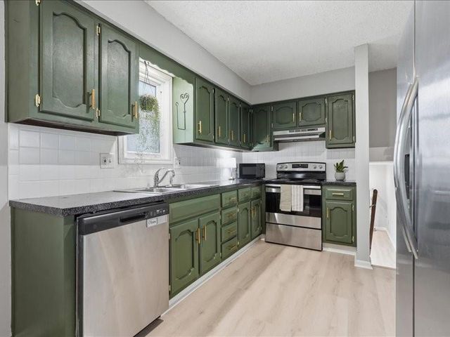 813 Valerie Lane, Gardner, KS 66030