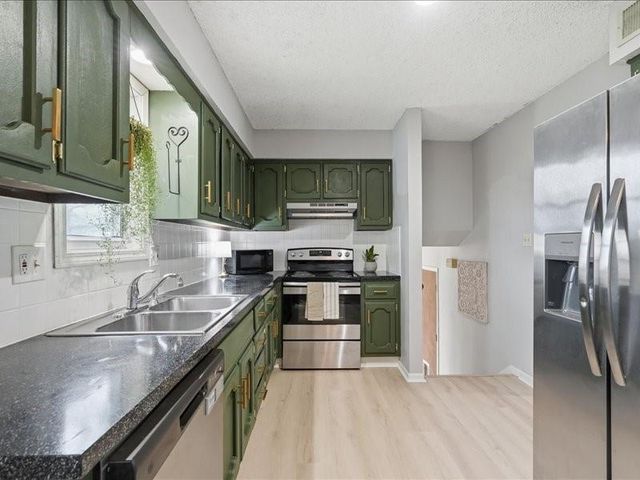 813 Valerie Lane, Gardner, KS 66030