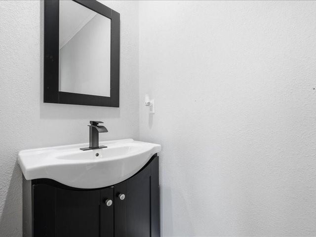 813 Valerie Lane, Gardner, KS 66030