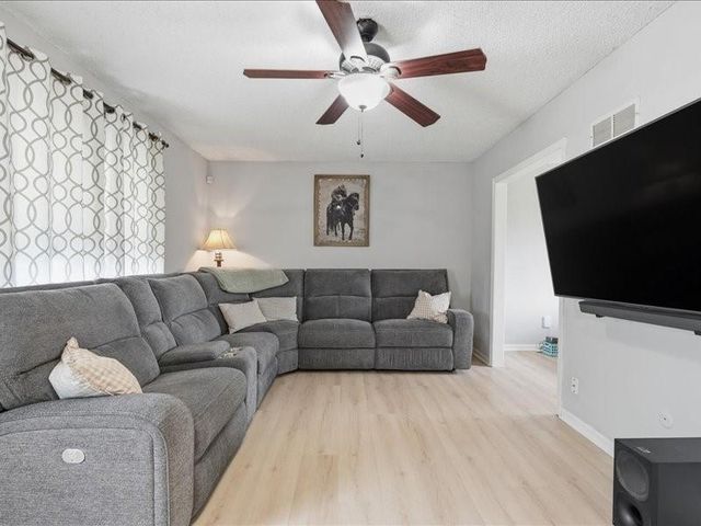 813 Valerie Lane, Gardner, KS 66030