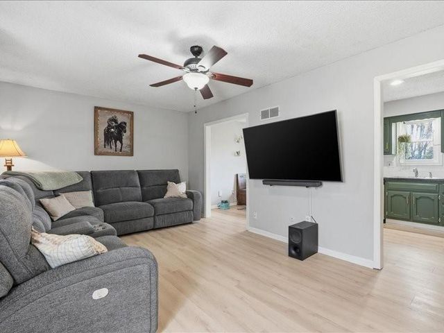 813 Valerie Lane, Gardner, KS 66030