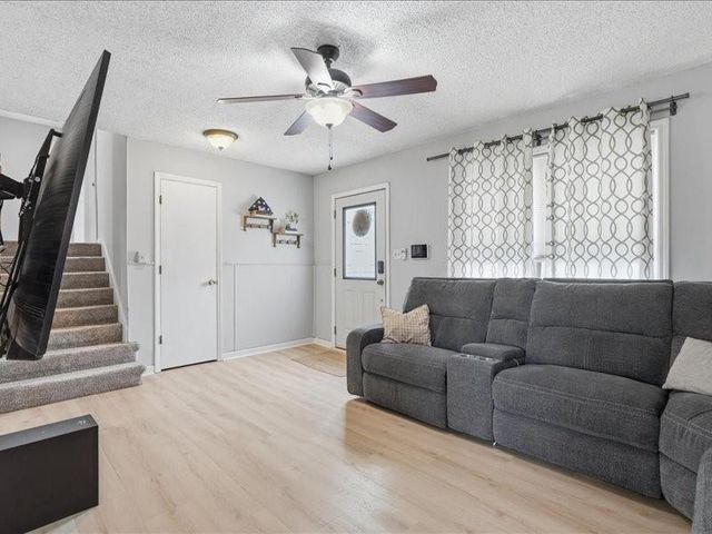 813 Valerie Lane, Gardner, KS 66030