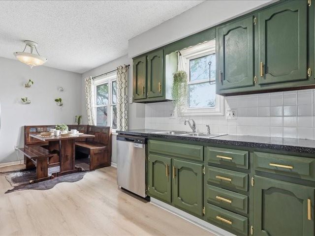 813 Valerie Lane, Gardner, KS 66030