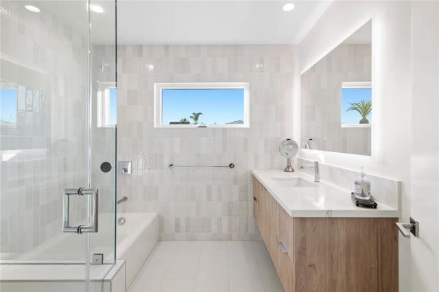 1576 E Ocean Boulevard, Newport Beach, CA 92661