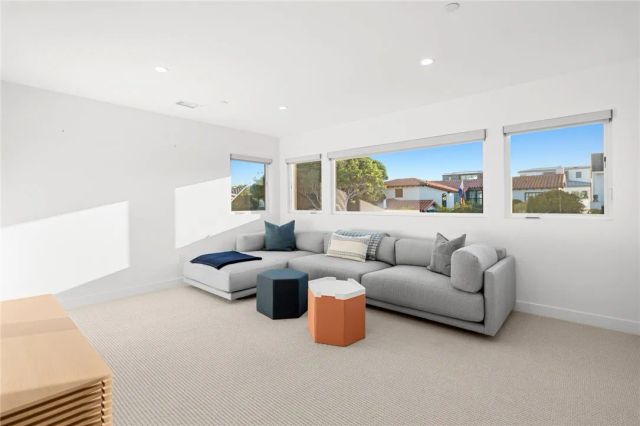 1576 E Ocean Boulevard, Newport Beach, CA 92661