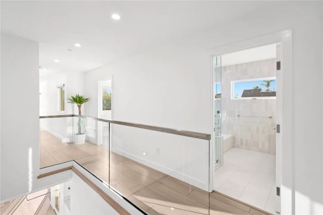 1576 E Ocean Boulevard, Newport Beach, CA 92661