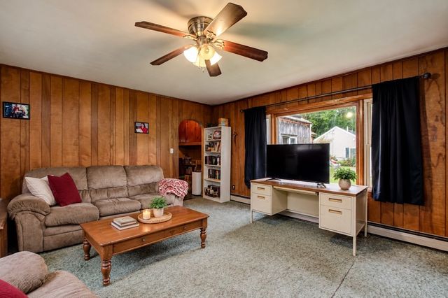 56 John St, Lunenburg, MA 01462