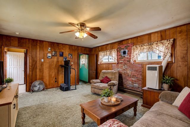 56 John St, Lunenburg, MA 01462