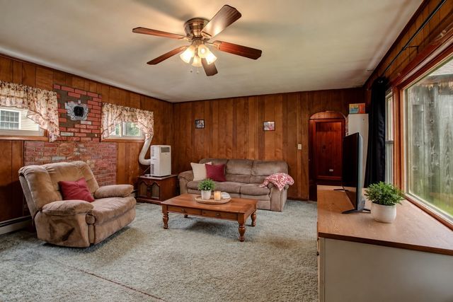 56 John St, Lunenburg, MA 01462
