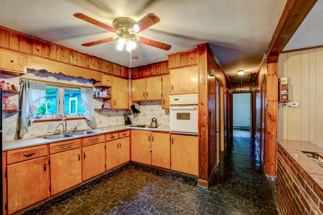 56 John St, Lunenburg, MA 01462
