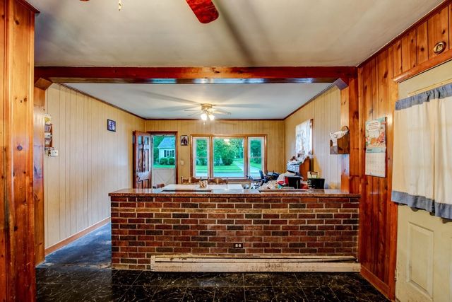 56 John St, Lunenburg, MA 01462