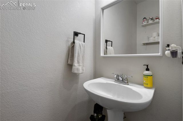 2267 St James Drive, Colorado Springs, CO 80910