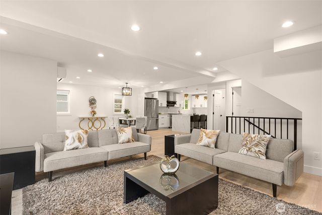 4326 NE 44th Street, Seattle, WA 98105