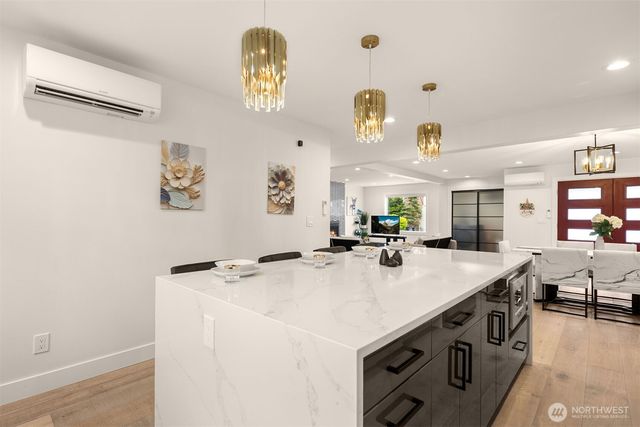 4326 NE 44th Street, Seattle, WA 98105