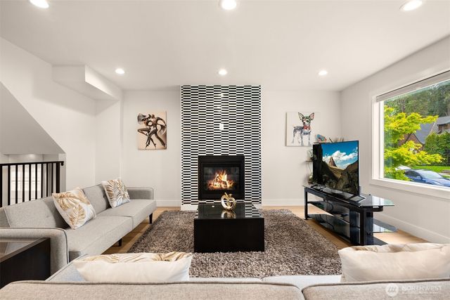 4326 NE 44th Street, Seattle, WA 98105