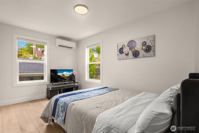 4326 NE 44th Street, Seattle, WA 98105