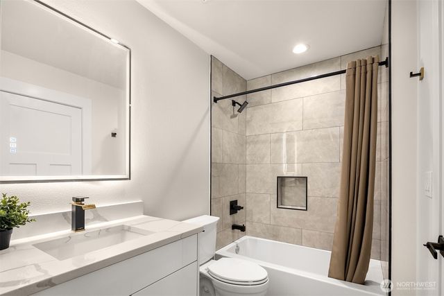 4326 NE 44th Street, Seattle, WA 98105