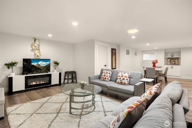 4326 NE 44th Street, Seattle, WA 98105