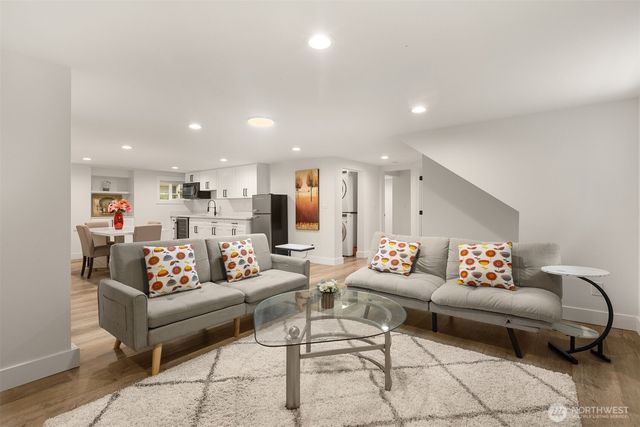 4326 NE 44th Street, Seattle, WA 98105