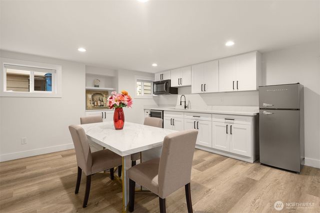 4326 NE 44th Street, Seattle, WA 98105