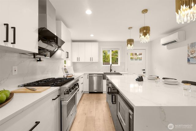 4326 NE 44th Street, Seattle, WA 98105