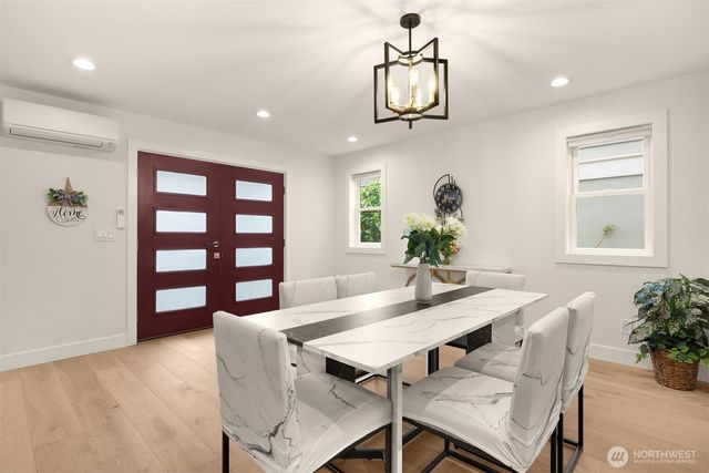 4326 NE 44th Street, Seattle, WA 98105