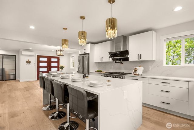 4326 NE 44th Street, Seattle, WA 98105